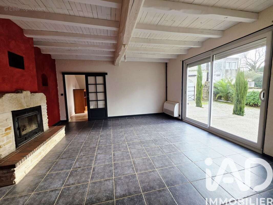 Maison 110 m² à Saint-Genis-D'hiersac  - photo 8