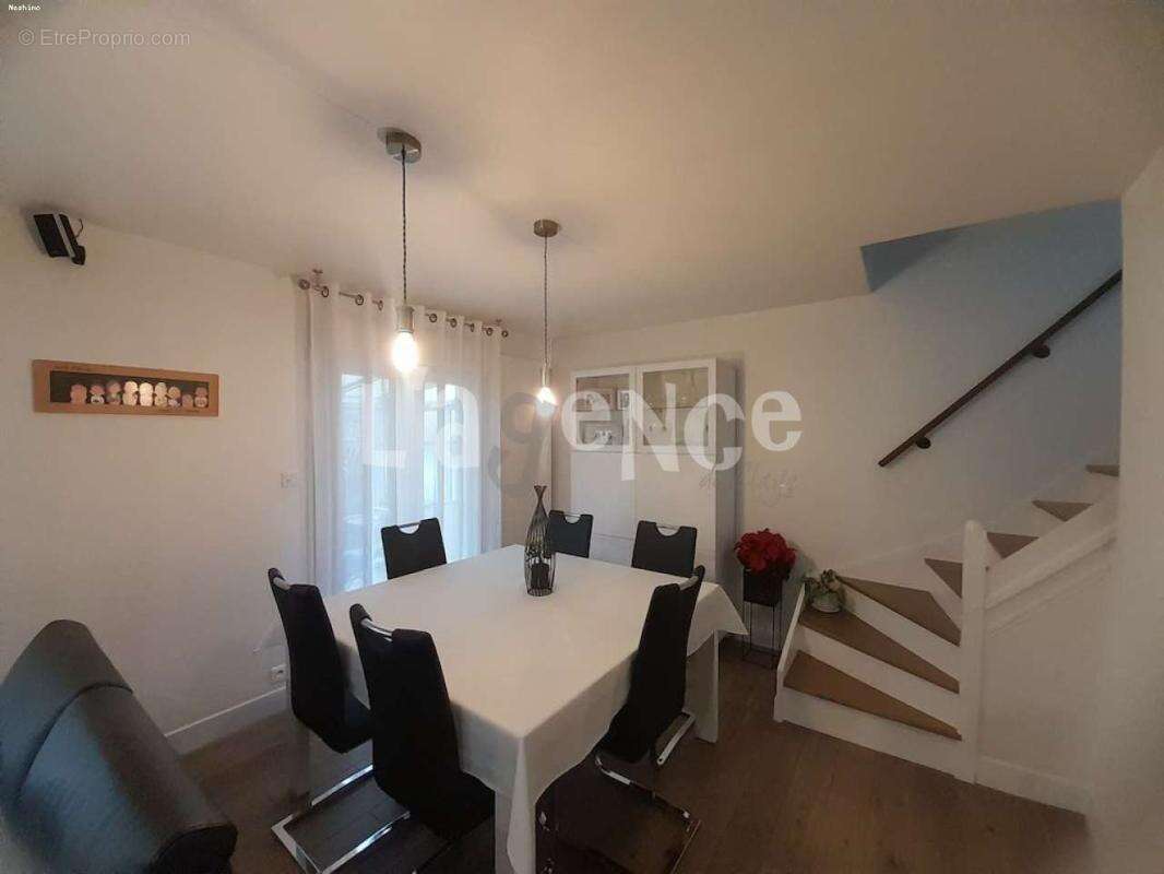 Maison à CLAYE-SOUILLY