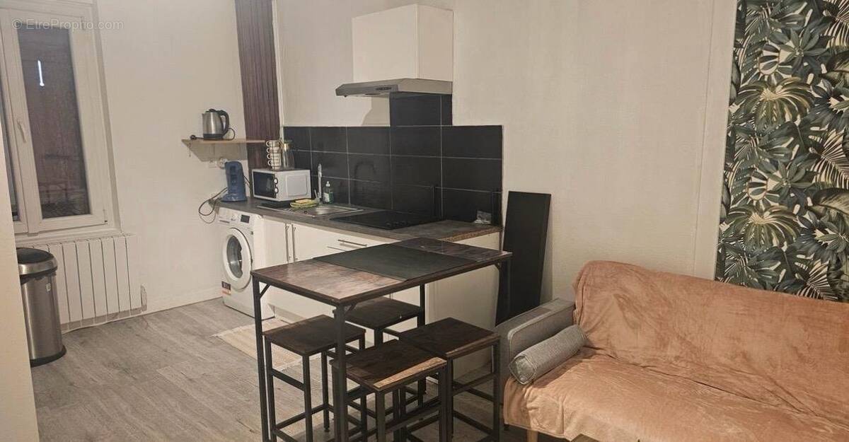 Appartement à ETREMBIERES