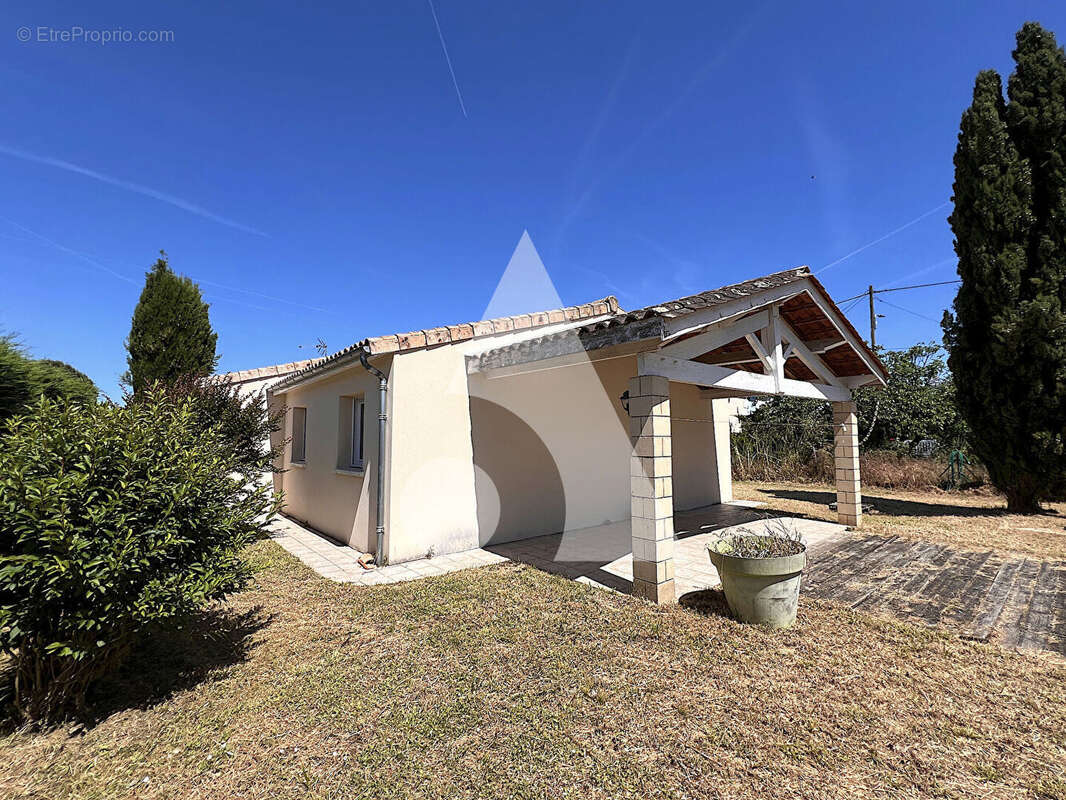 Maison à COUTRAS