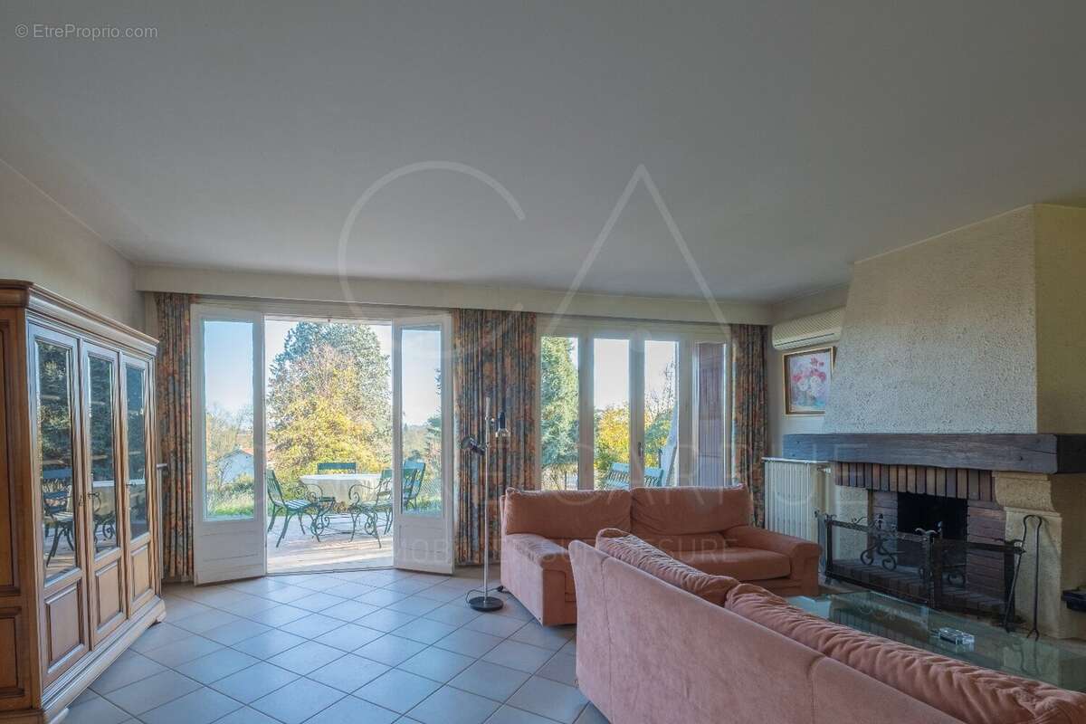 Maison à TASSIN-LA-DEMI-LUNE