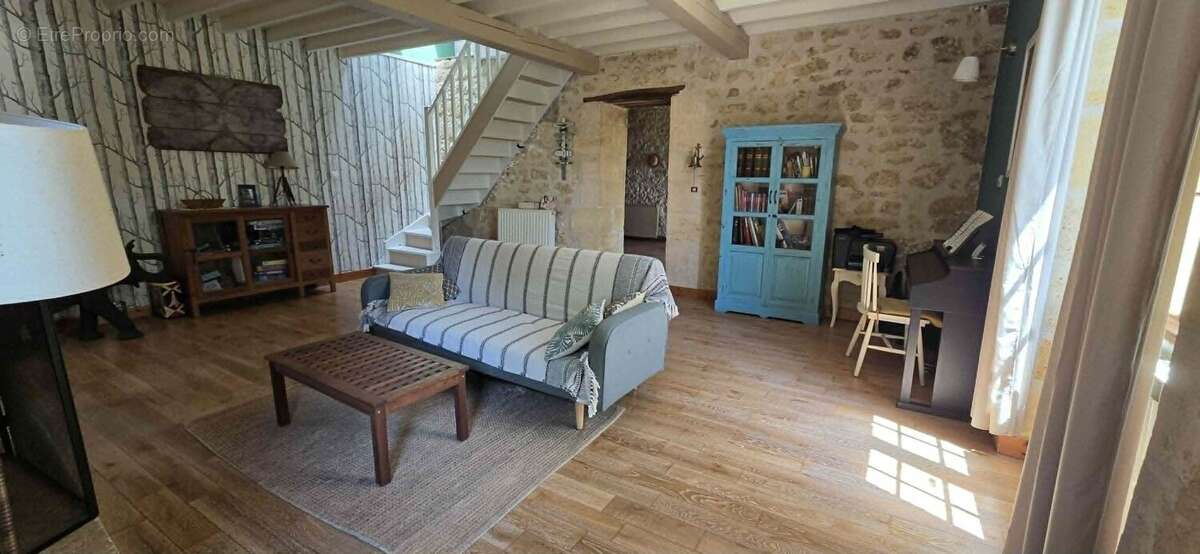 Maison 183 m² à Le Tourne  - photo 3