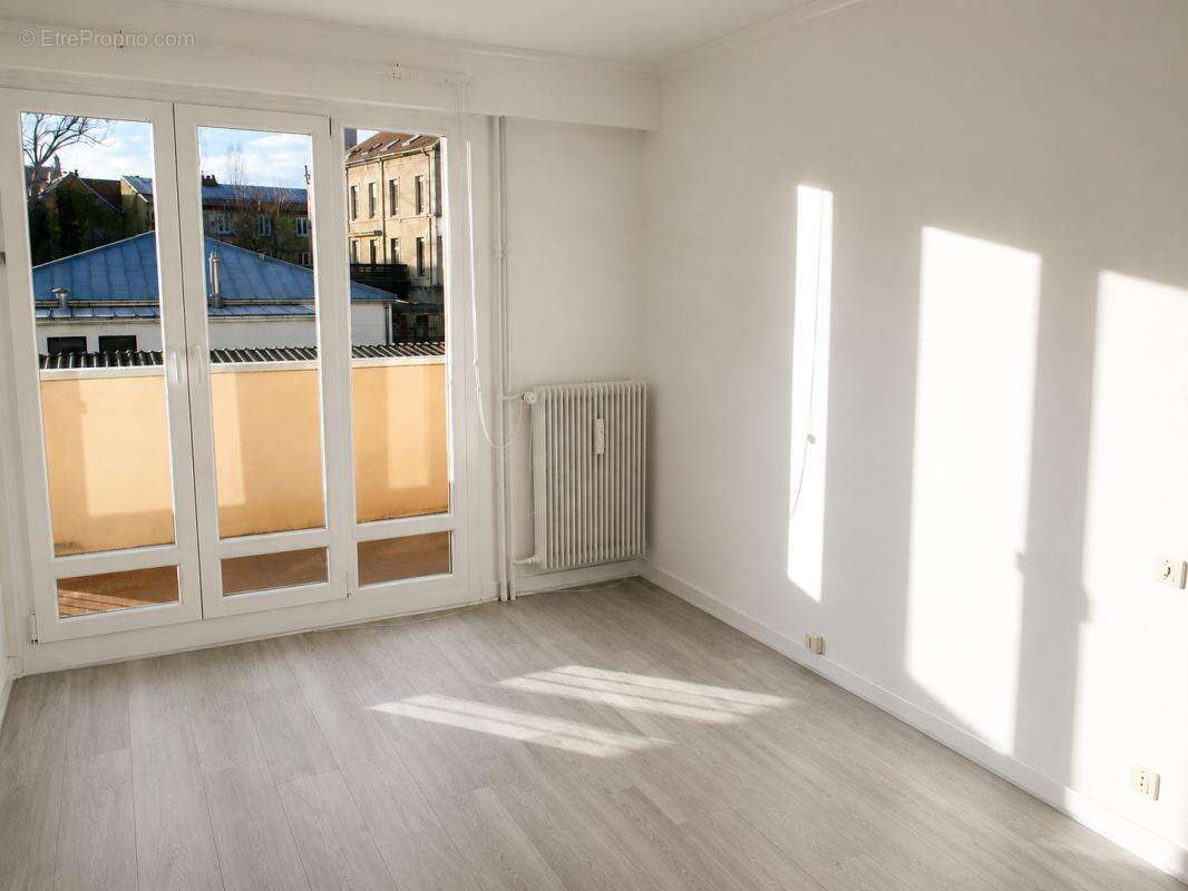 Appartement T3 de 75 m² avec balcon, garage et cave – Centre-ville de Vesoul - photo 2