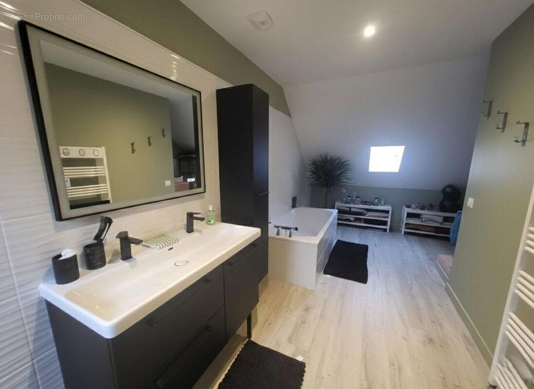 Maison 145 m² à Saint-Malo-Des-Trois-Fontaines  - photo 4