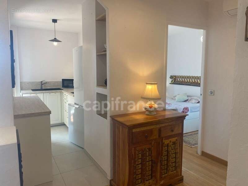 Appartement à vendre 2 pièces HYERES (83) - Port de Hyères - Parking - Terrasses - Cave - photo 12