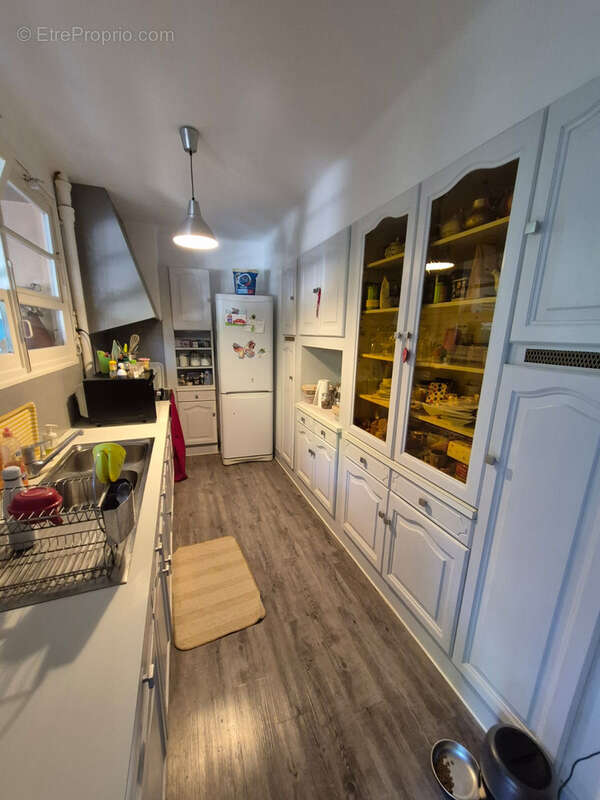 Investissement locatif sécurisé   Grand T3 de 69 m2 avec loggia, parking, cave et grenier, dans le BOUCHON de - photo 2