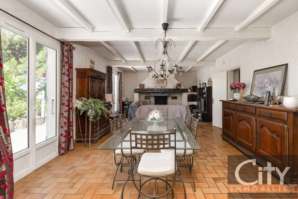 Maison à LAUZERVILLE