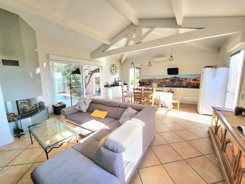 CHATEAU GOMBERT / MAISON D'HOTES 242 M² HABITABLE / - Maison à MARSEILLE-13E