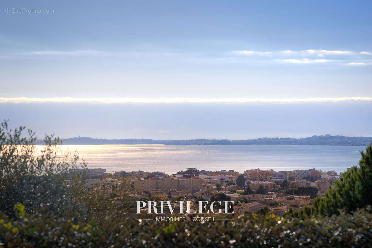 Appartement à SAINT-LAURENT-DU-VAR