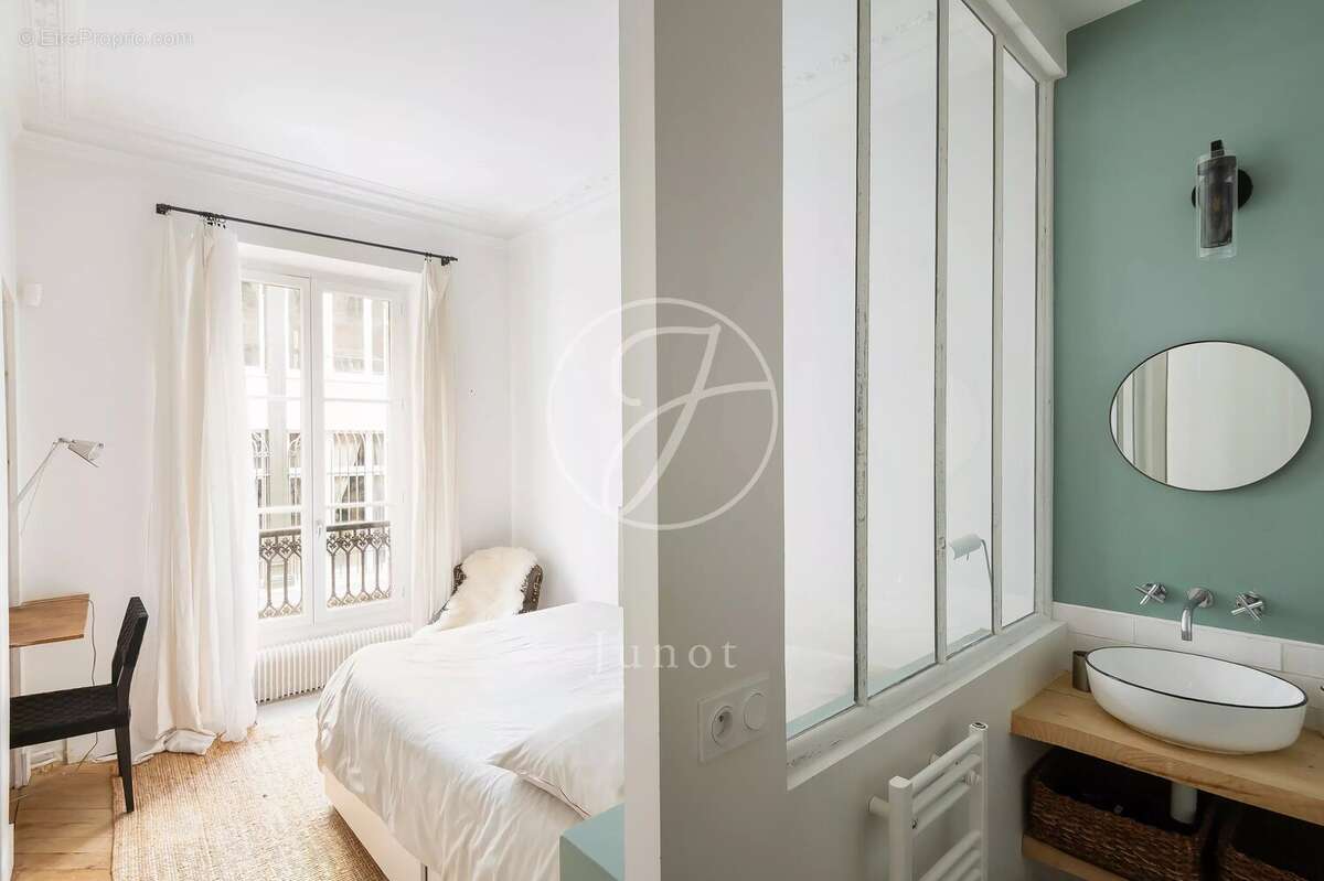 Appartement à PARIS-10E