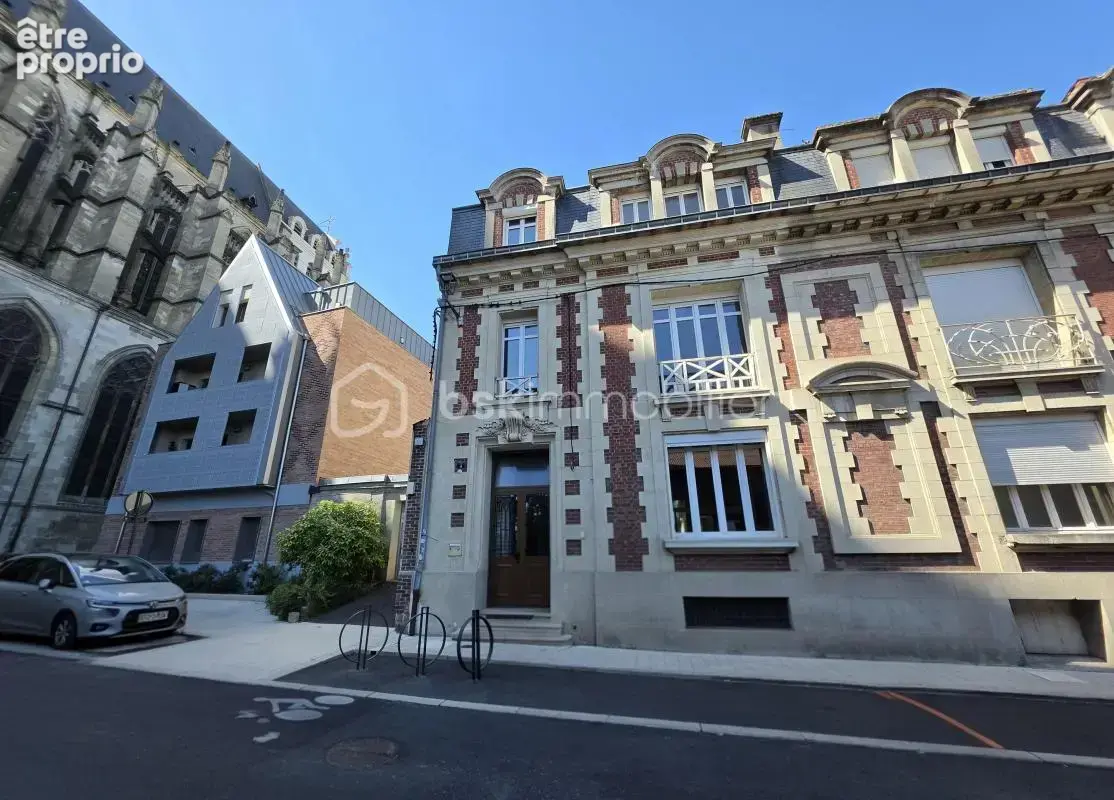 Maison de caractère, 7 chambres avec jardin et stationnement… en plein centre de saint-quentin ! - photo 3