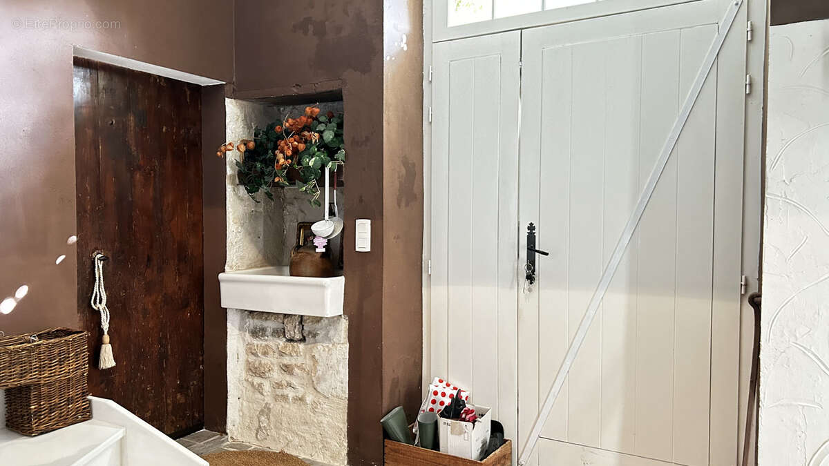 Maison à SAINT-PIERRE-DE-JUILLERS