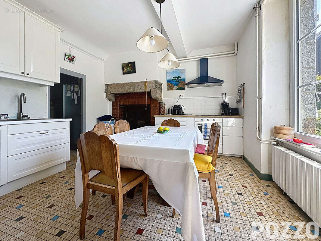 A Vendre - Maison en pierres avec chambre d'hôtes - 7 pièce(s) 150 m² - Terrain d'environ 2196 m² - photo 7
