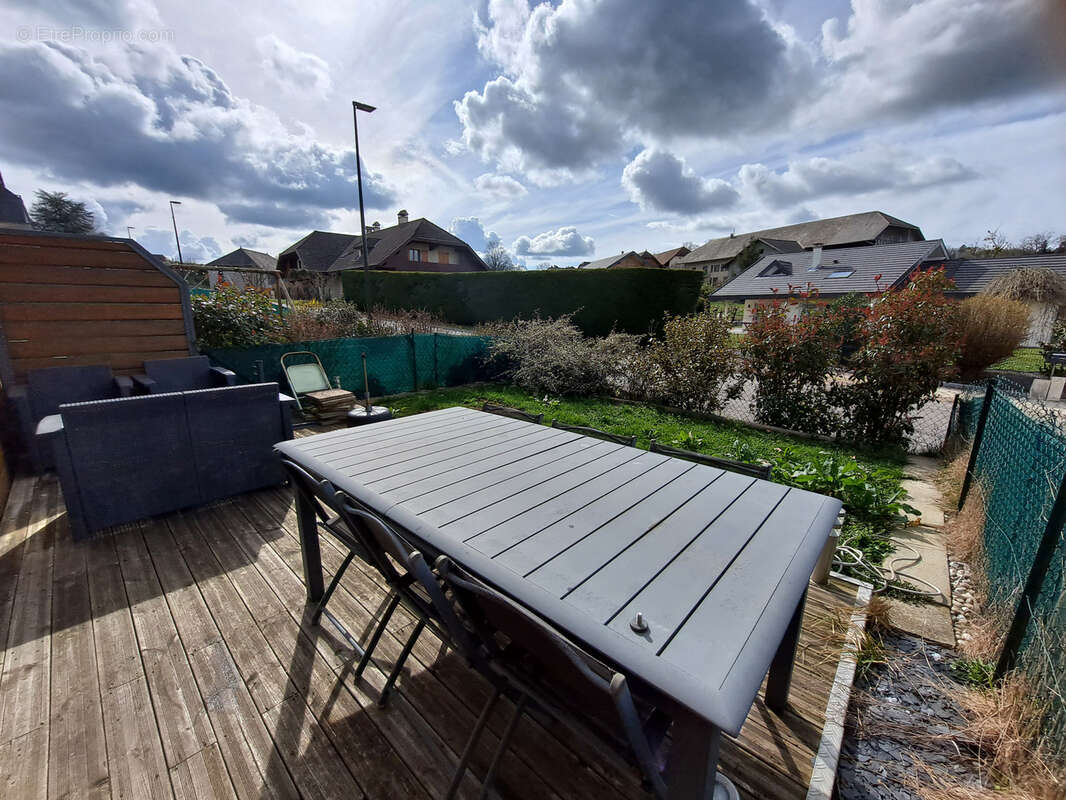 Appartement à MONTAGNY-LES-LANCHES