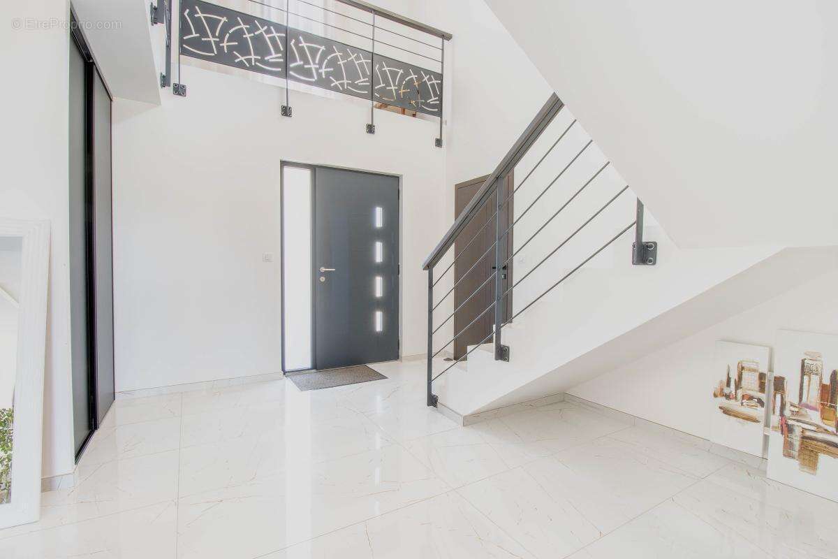 Maison Contemporaine 220 m² 5 Chambres - photo 8