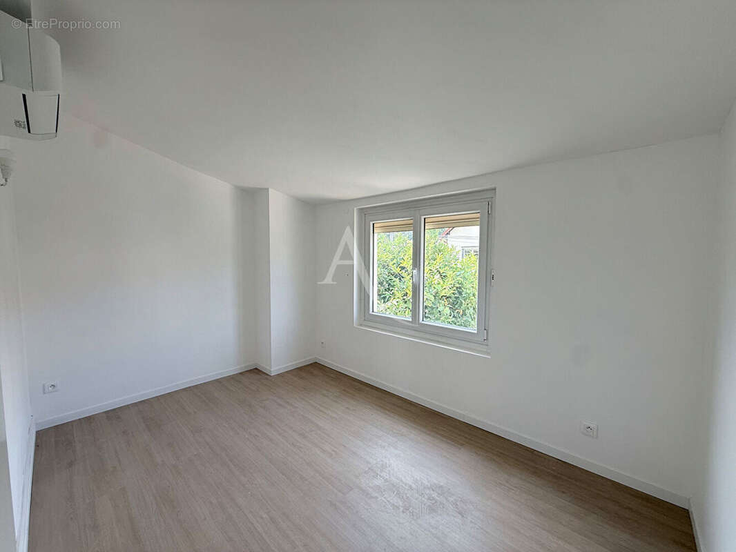 Maison familiale lumineuse rénovée avec dépendance à fort potentiel - Les Coudreaux Chelles - photo 2
