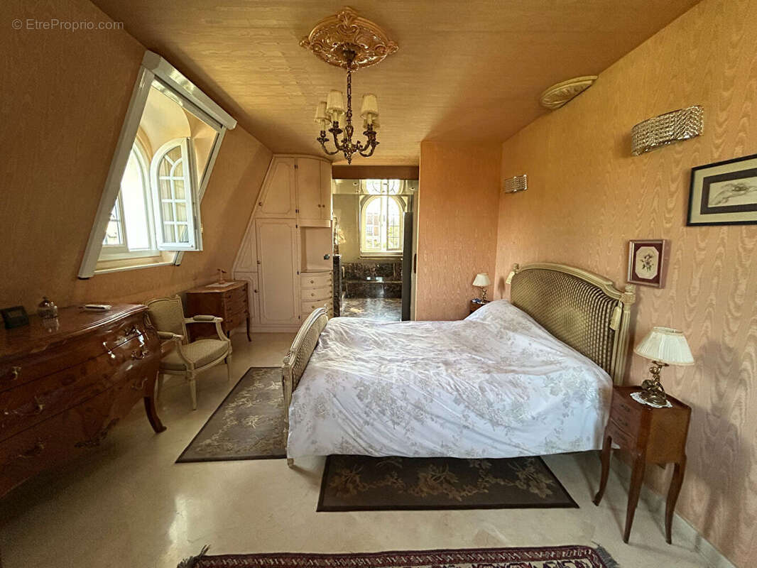 Maison à L'HAY-LES-ROSES