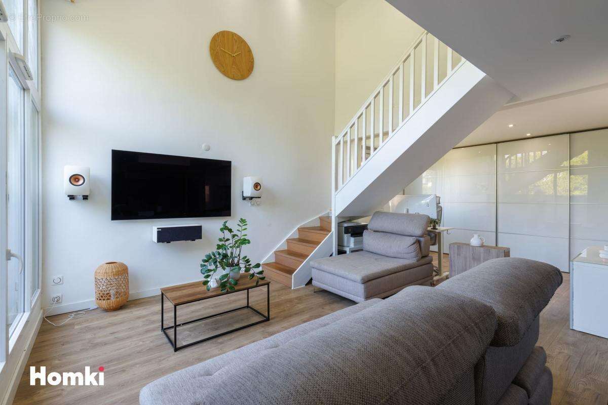 COUP DE CŒUR GARANTI — Duplex T5 atypique 104 m²  Terrasse  Vue Parc  Saint-Priest, Rue Claude Berri - photo 2