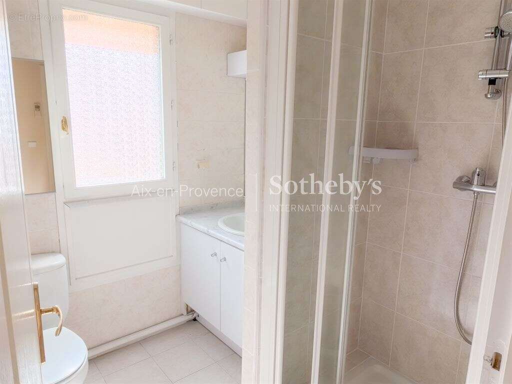 Cours Mirabeau – Appartement 104 m² avec 3 chambres, 2 balcons, parking privatif, cave et ascenseur - photo 9