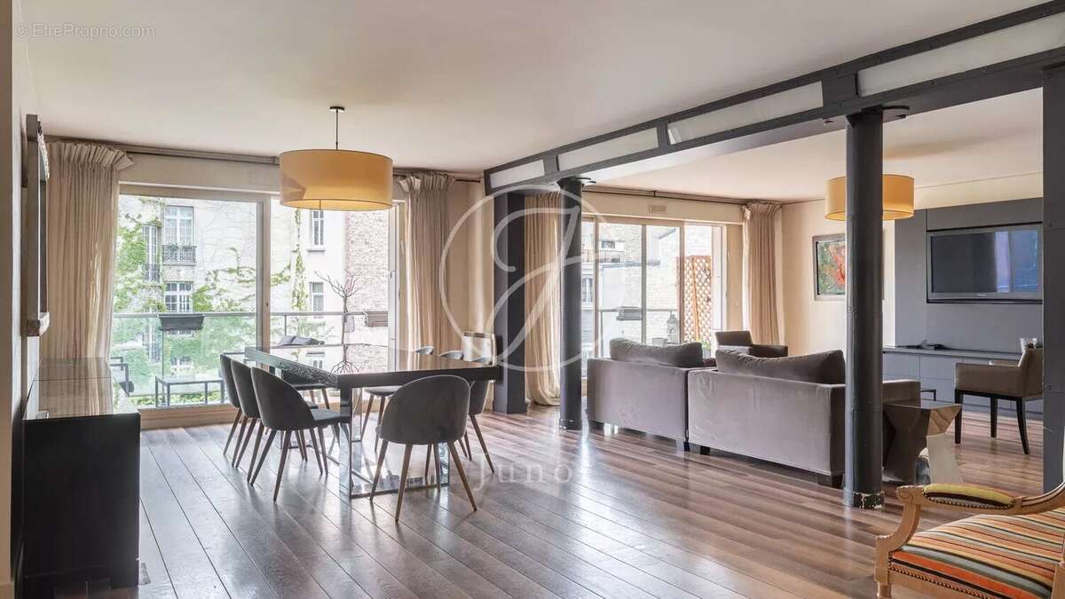 Appartement à PARIS-16E