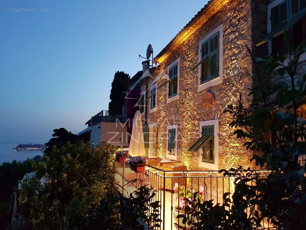 Roquebrune-Cap-Martin – Villa d’exception avec vue panoramique sur la mer - photo 4