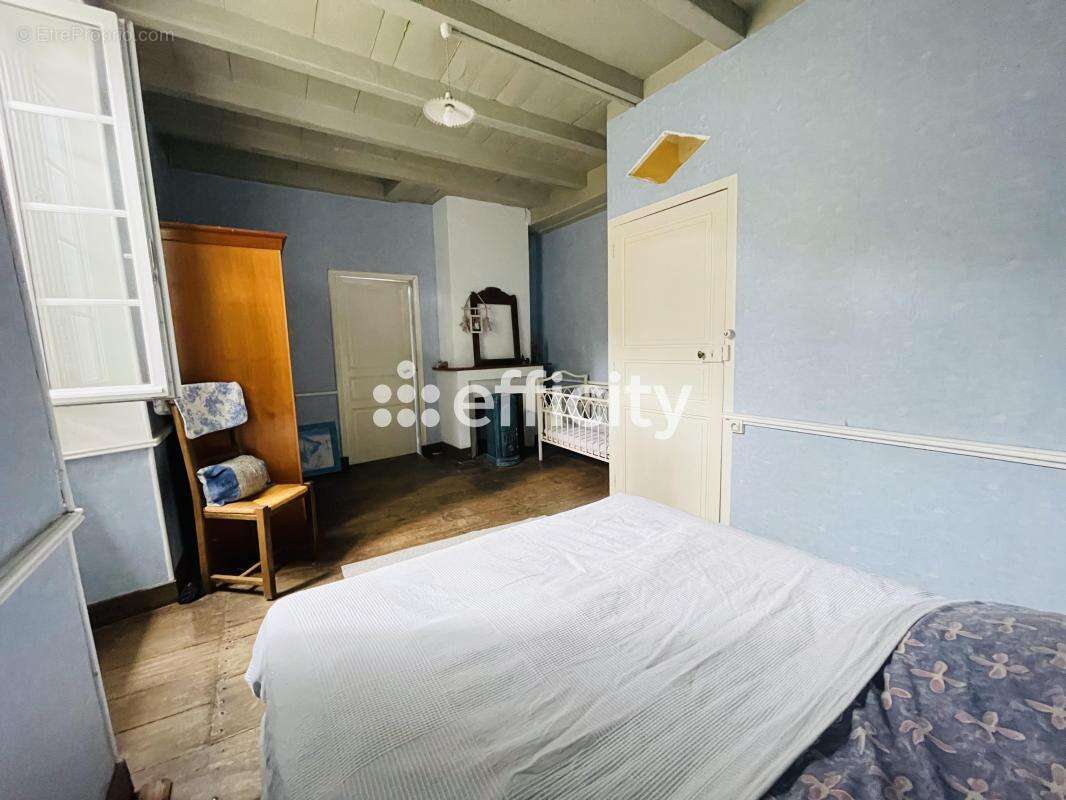 Maison 329 m² à Fontaine-Chalendray  - photo 12