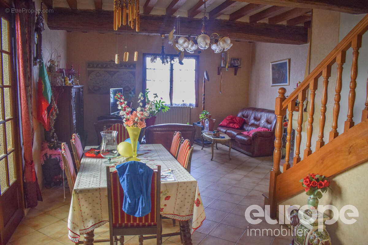 Maison à SAINT-GERMAIN-DES-CHAMPS