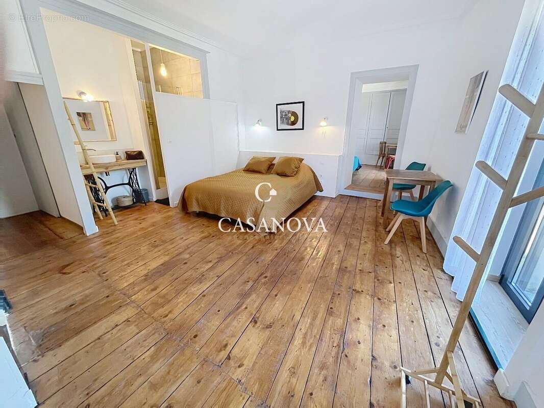 Charme & authenticité ! BATISSE de CARACTERE datant de 1789 proposant 350 m² avec jardin et piscine. Idéale pour un PROJET D'ACC - photo 8