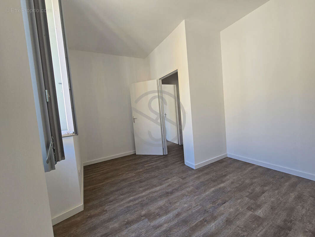 Superbe duplex rénové en plein coeur de Saint-Étienne-de-Saint-Geoirs - photo 10