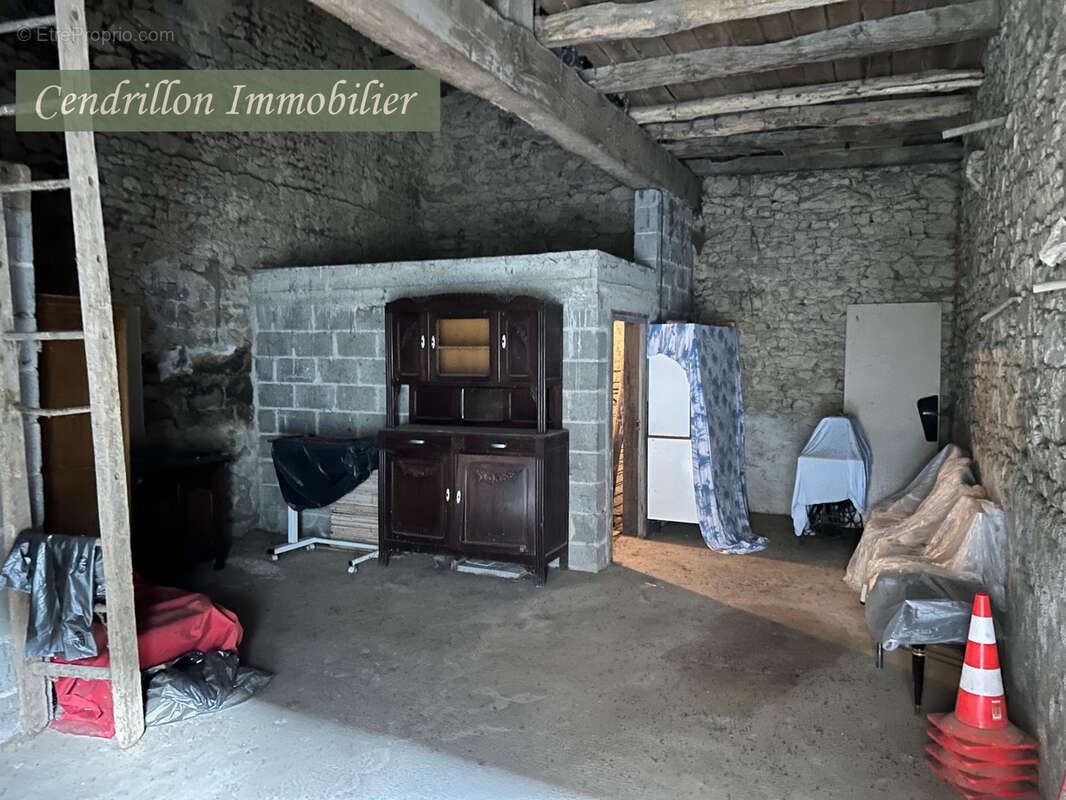 Maison à AZAT-CHATENET