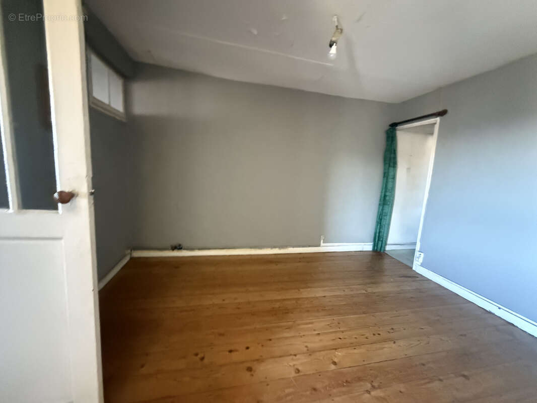 Appartement T1bis Victoire à rafraîchir - photo 5