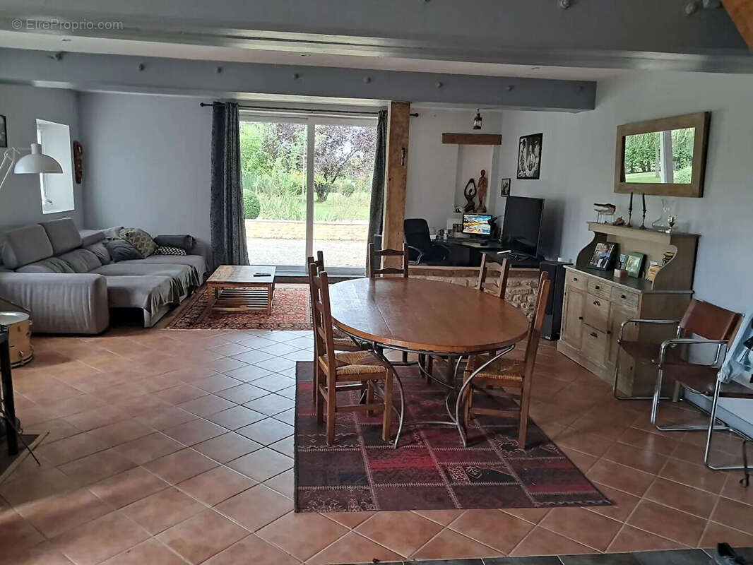 Maison à SAINT-PIERRE-SUR-DIVES