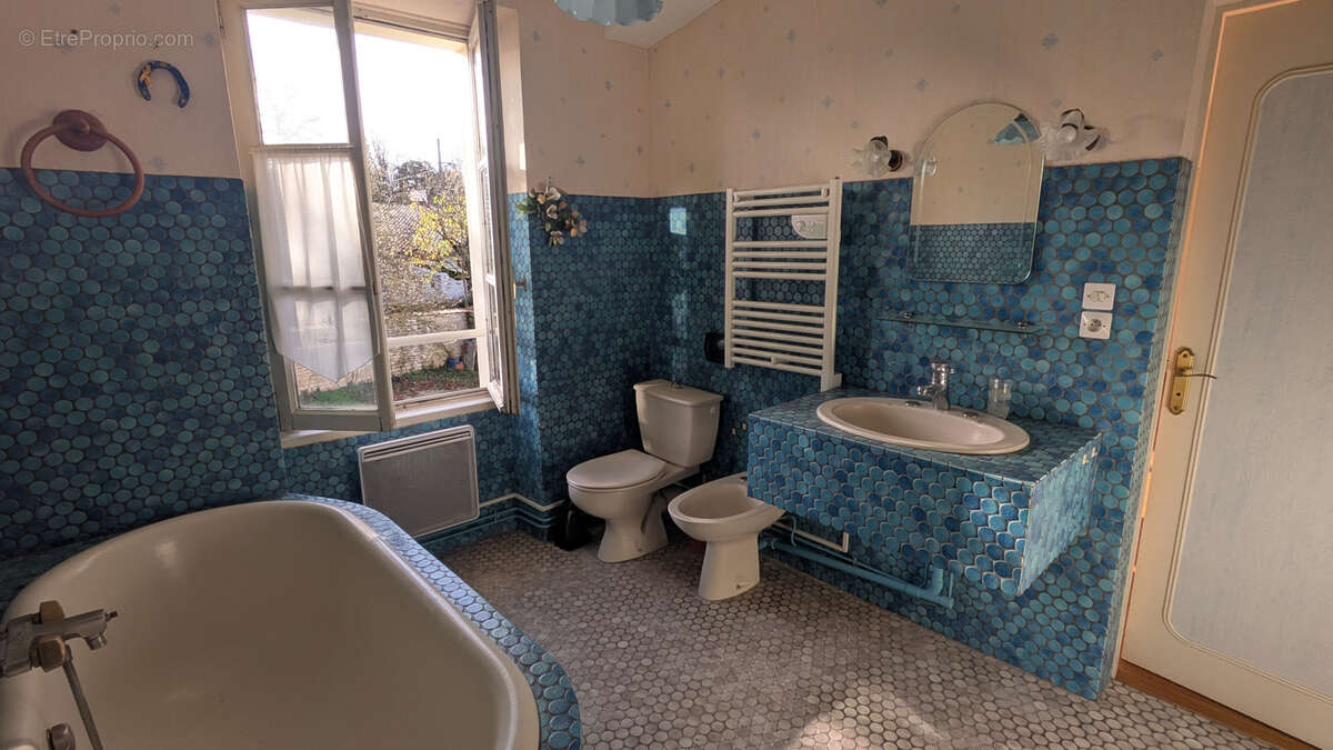 Maison à FRONTENAY-ROHAN-ROHAN