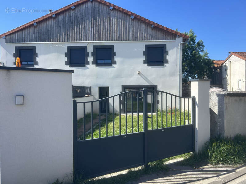 SURAT Maison de 166 m2 avec cour - photo 13