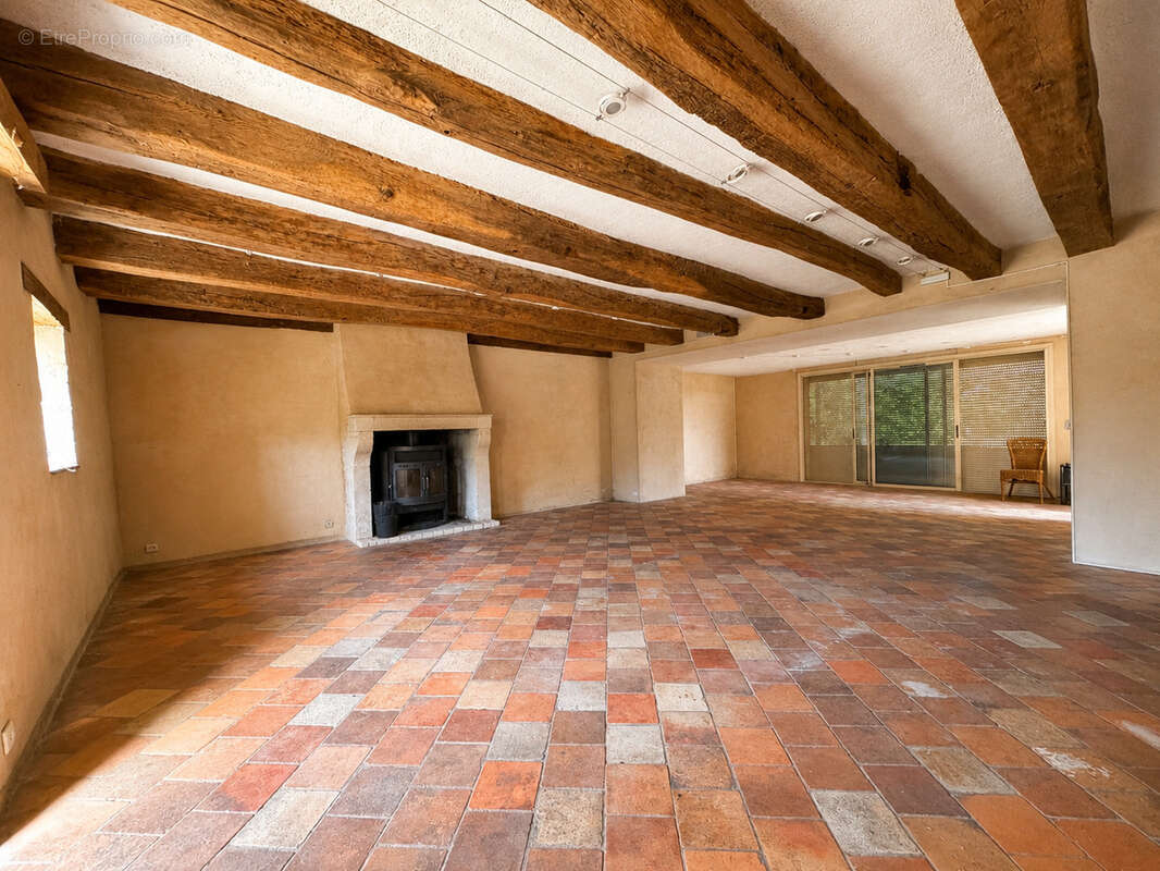 Ensemble immobilier avec dépendances sur plus de 12 000 m2 - photo 5