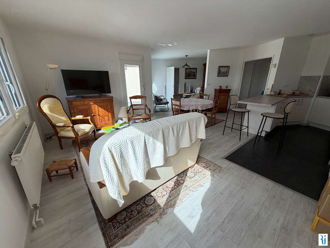 Appartement à MONT-SAINT-AIGNAN