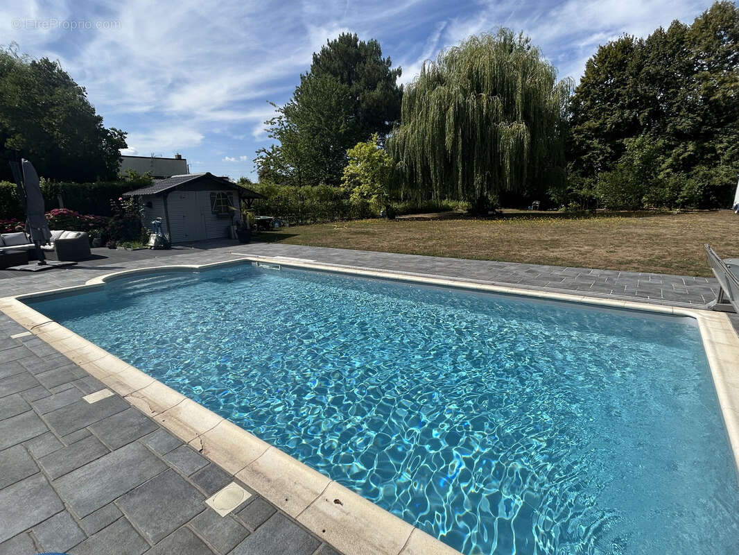 Fermette en L entièrement rénovée avec piscine chauffée développant 240,89 m2 et bâtie sur  2076m2 de terrain - photo 21