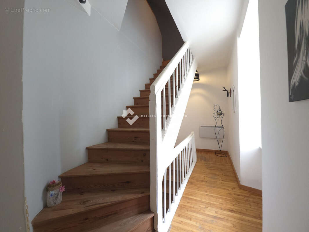 Appartement à QUINTIN