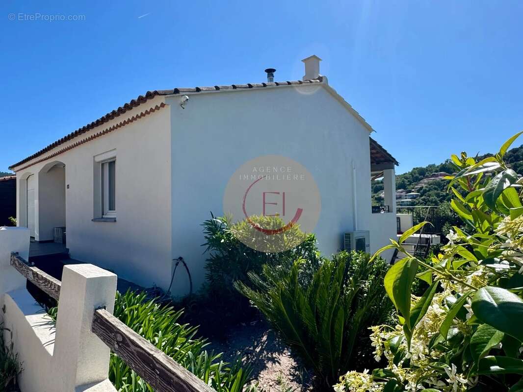 Maison à LES ADRETS-DE-L'ESTEREL