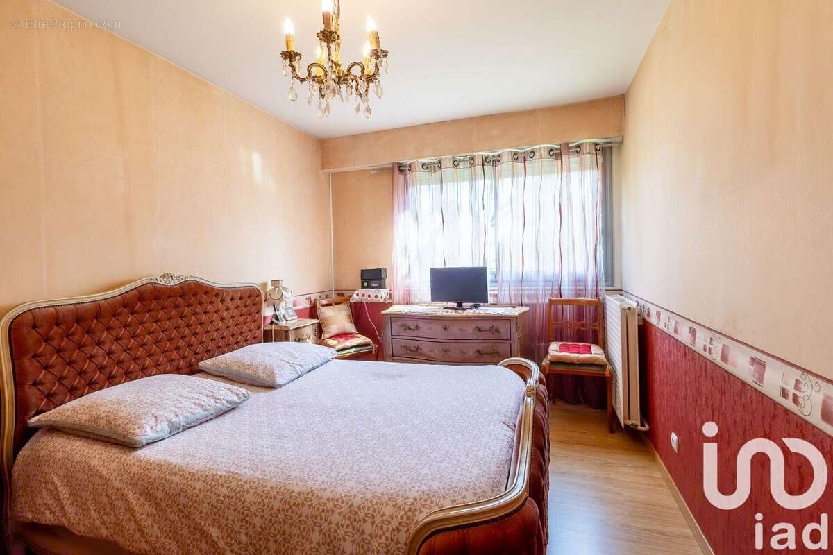 Photo 2 - Appartement à LE PLESSIS-ROBINSON