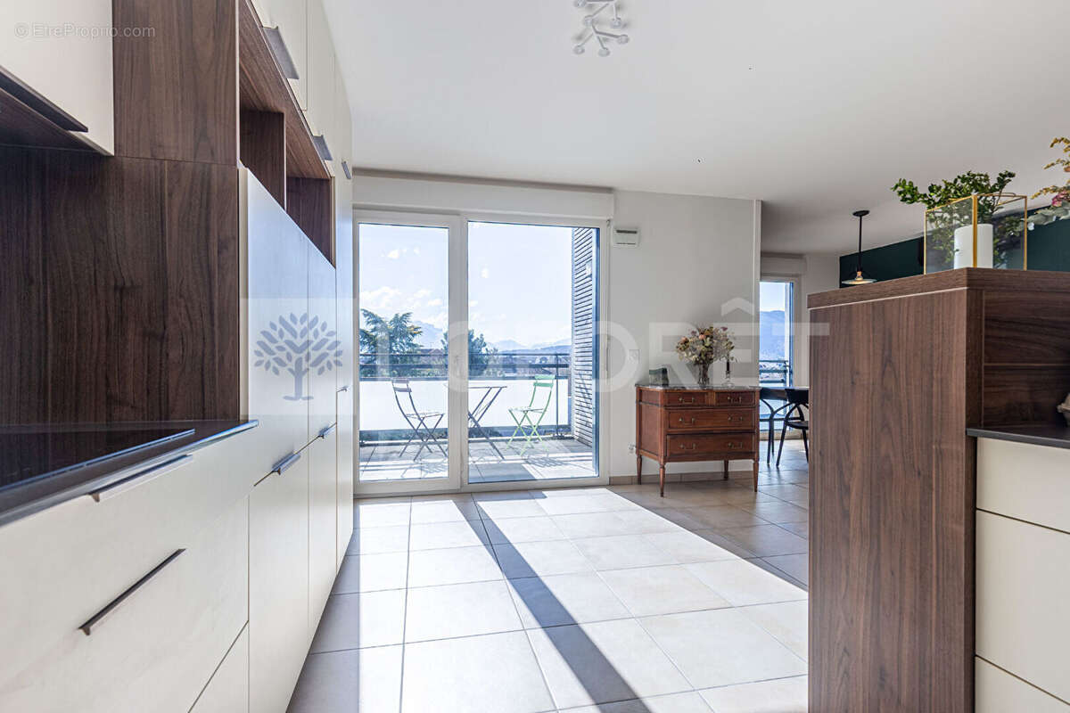 Agence immobiliere laforet - "agave" - appartement t3 traversant de 78,80 m² - balcons - garage en sus - dernier etage - vue deg - photo 5