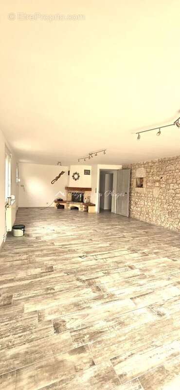 Maison à ROULLET-SAINT-ESTEPHE