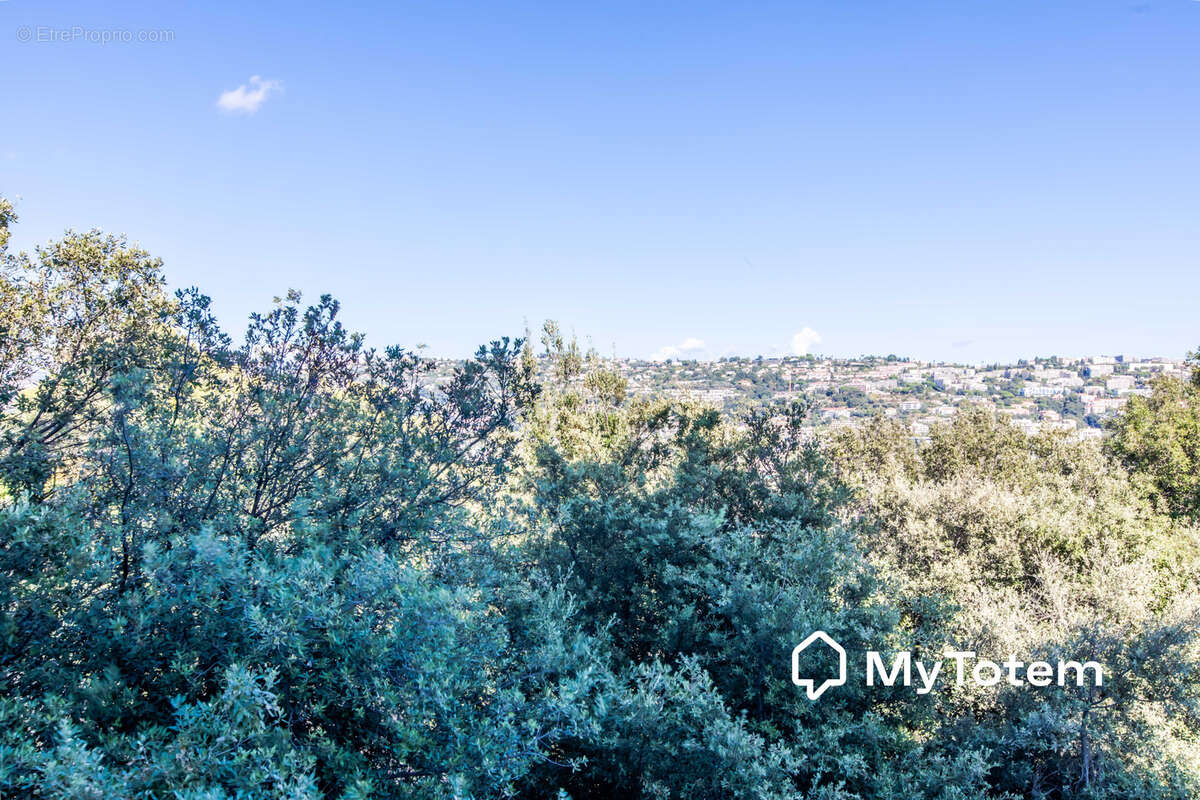 Appartement à SAINT-LAURENT-DU-VAR