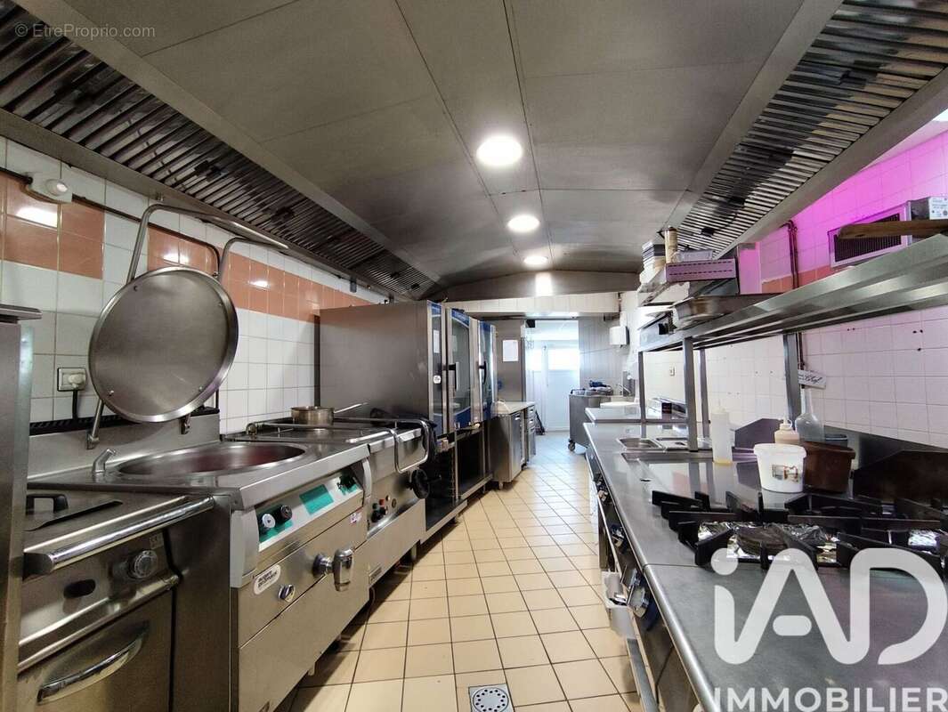 Photo 4 - Commerce à SAINT-MARTIN-DES-PLAINS