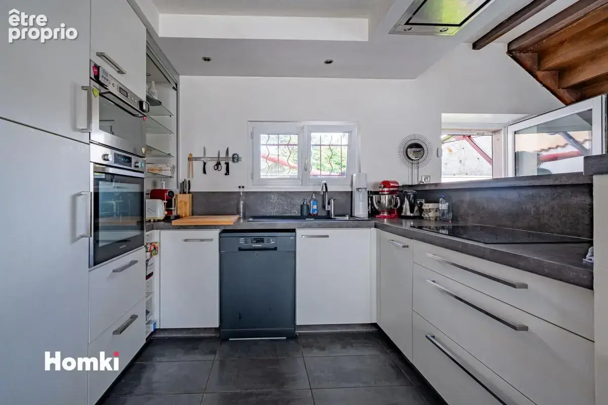 Magnifique maison de village t7 de 176m2 avec cour, carport et garage – 01150 blyes - photo 5