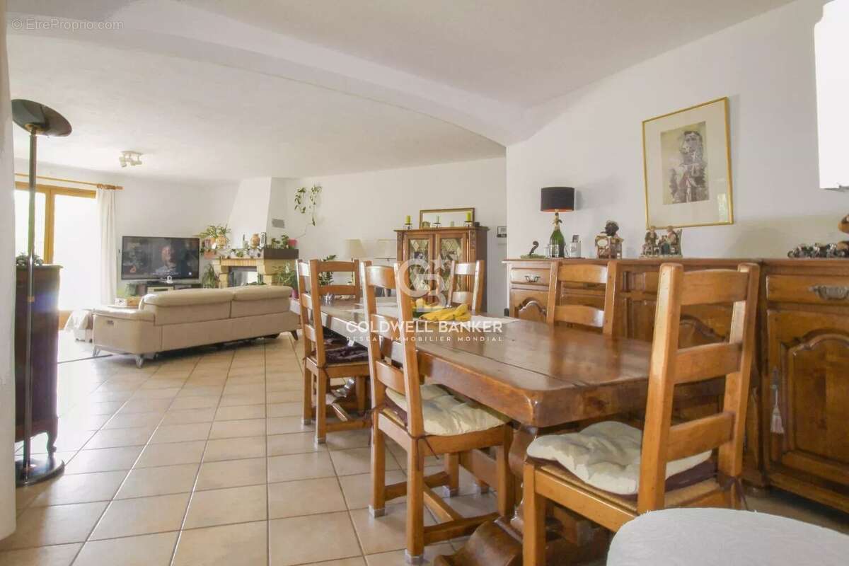 Maison à SAINT-CEZAIRE-SUR-SIAGNE