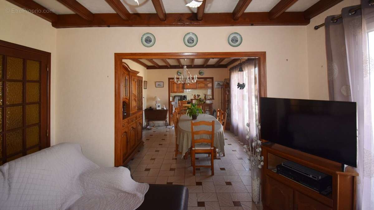 Maison à CREUZIER-LE-VIEUX