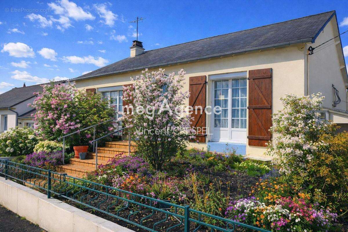 Maison à AMBRIERES-LES-VALLEES