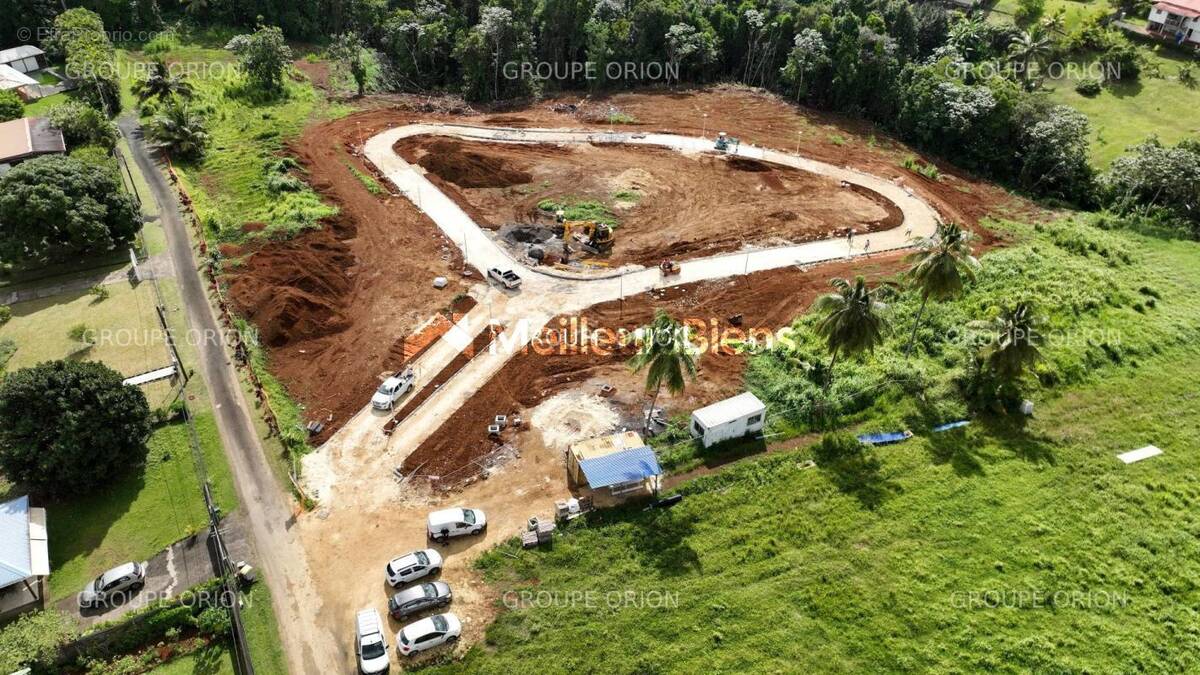 Terrain à PETIT-BOURG