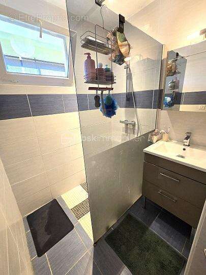 Maison de 120 m2 avec 4 chambres, 2 salles d'eau, une piscine sur un terrain de 828 m2 !!! - photo 15